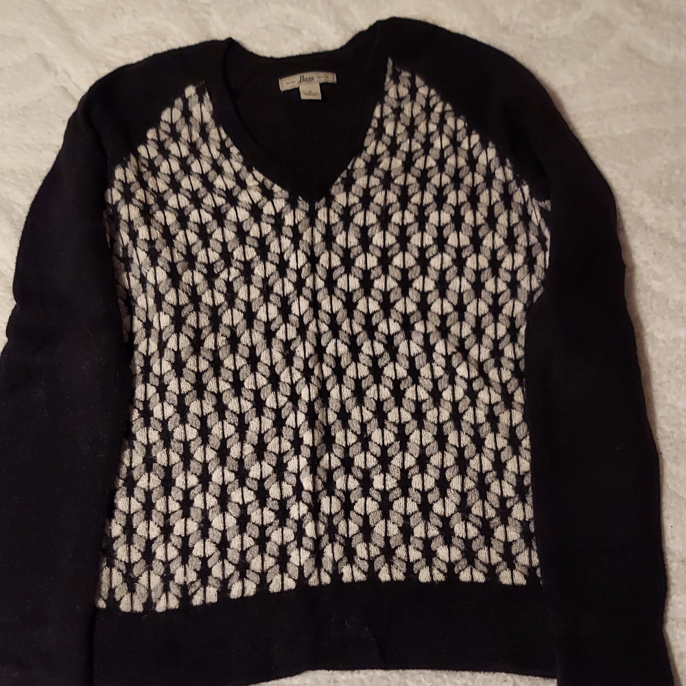 G.H. Bass & Co. Black and Gray Patterned V-Neck Sweater